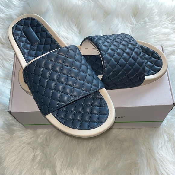 🆕 APL Men’s Lusso Slide Size 11 Slate/Pristine Color Quilted UNISEX - Picture 1 of 14